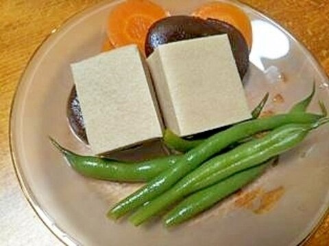 高野豆腐と　野菜の　含め煮